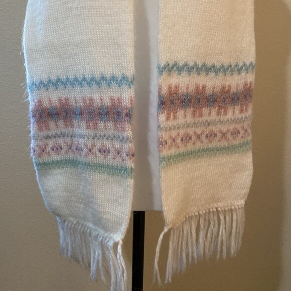 Vintage Hansen Scarf Knit Fringe Hem White Soft Cozy Fair Isle Printed Pastel - Picture 6 of 10
